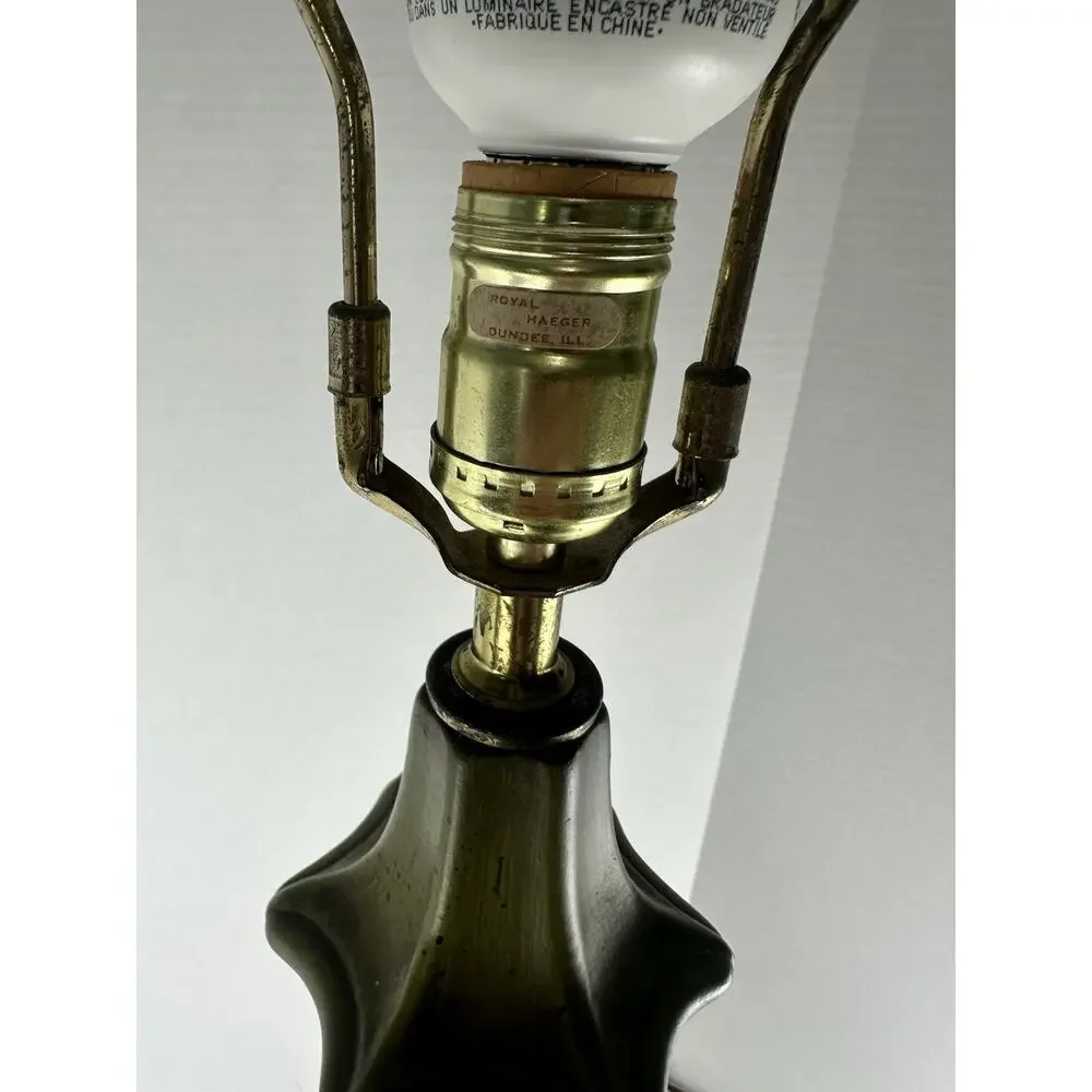 Lovely Mid Century Royal Haeger Table Lamp Orig. Finial & Gold Label Green VTG